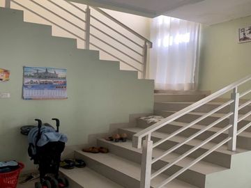 RUMAH LOKASI STRATEGIS 3 LANTAI HARGA MURAH BISA NEGO DEKAT GRIYA ARCAMANIK