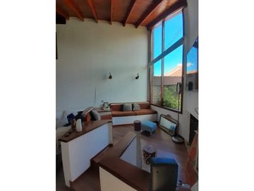 Chalet 5 ambientes con piscina. Zona Parque Luro.