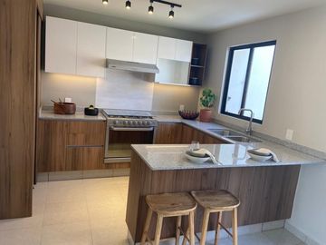 SE VENDE CASA EN LEÓN