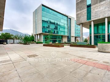 Amplio y Moderno Edificio de Oficinas en Ciudad Empresarial (UF 48/X m2))