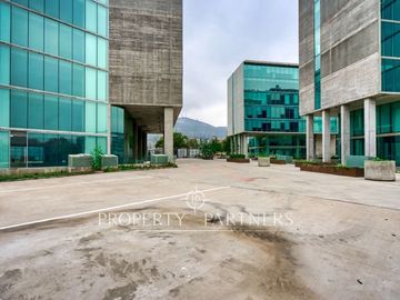 Amplio y Moderno Edificio de Oficinas en Ciudad Empresarial (UF 48/X m2))