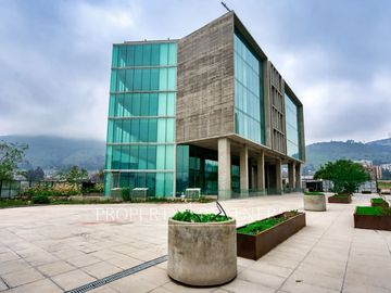 Amplio y Moderno Edificio de Oficinas en Ciudad Empresarial (UF 48/X m2))