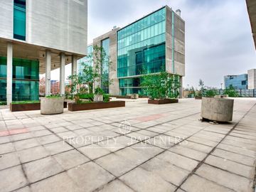 Amplio y Moderno Edificio de Oficinas en Ciudad Empresarial (UF 48/X m2))
