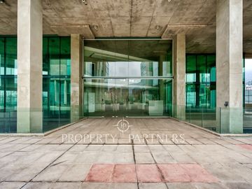 Amplio y Moderno Edificio de Oficinas en Ciudad Empresarial (UF 48/X m2))