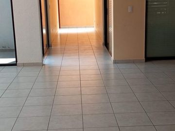 Hermosa Residencia en Cumbres del Lago, Terreno 480 m2, Enorme Jardín,  Sótano..