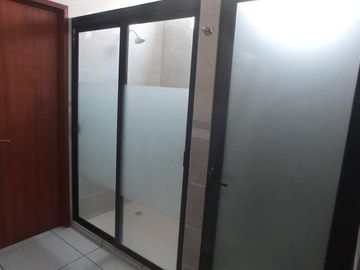 Hermosa Residencia en Cumbres del Lago, Terreno 480 m2, Enorme Jardín,  Sótano..