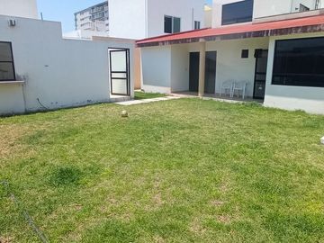 Hermosa Residencia en Cumbres del Lago, Terreno 480 m2, Enorme Jardín,  Sótano..