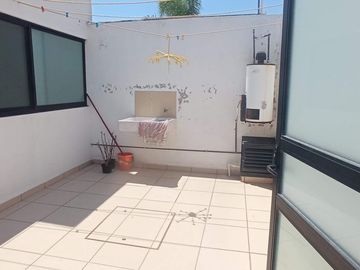 Hermosa Residencia en Cumbres del Lago, Terreno 480 m2, Enorme Jardín,  Sótano..