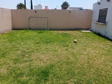 Hermosa Residencia en Cumbres del Lago, Terreno 480 m2, Enorme Jardín,  Sótano..