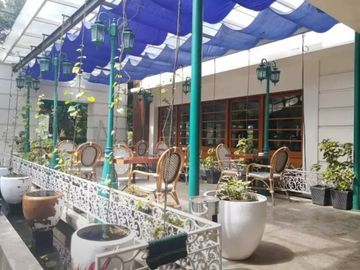 Rumah Cafe Area Komersil di Sayap Riau dkt Gedung Sate Bandung