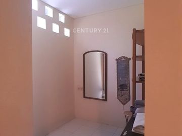 Rumah Dan Paviliun Kos Dengan Taman Di Sektor 5 Bintaro 10425