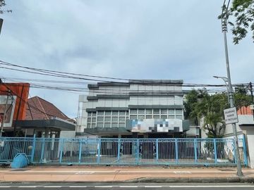 Bekas Kantor Bank Raya Darmo Lokasi Super Strategis