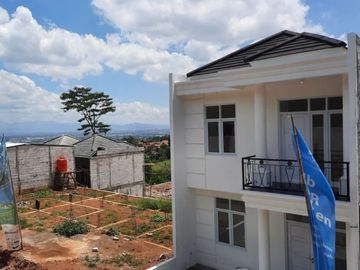 Rumah dijual mewah ala resort cantik rasa villa murah 2LT 500JTan di Cinunuk