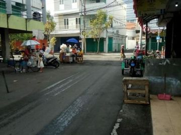Ruko Genteng Besar, Depan Pasar Genteng Hadap Timur