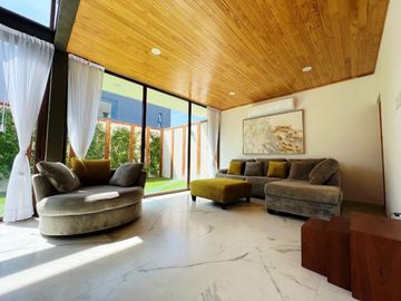 SE VENDE CASA EN LAGO DE JURIQUILLA