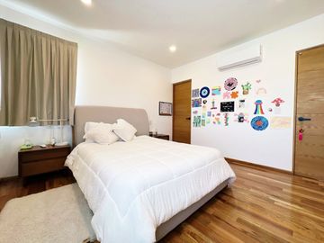SE VENDE CASA EN LAGO DE JURIQUILLA