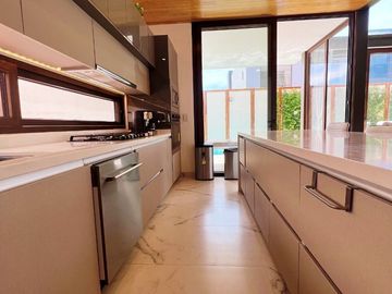 SE VENDE CASA EN LAGO DE JURIQUILLA