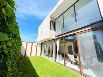 SE VENDE CASA EN LAGO DE JURIQUILLA