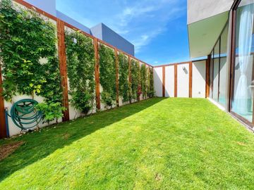 SE VENDE CASA EN LAGO DE JURIQUILLA