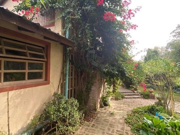LATORRE PROP. VENDE CASA QUINTA SOBRE 3.900 M2 DE TERRENO - ZONA CLUB INDEPENDIENTE