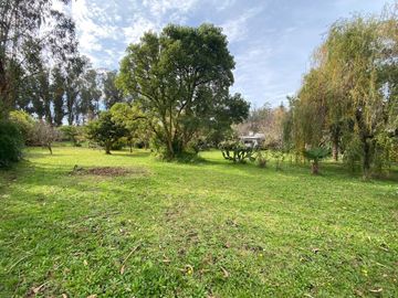 LATORRE PROP. VENDE CASA QUINTA SOBRE 3.900 M2 DE TERRENO - ZONA CLUB INDEPENDIENTE