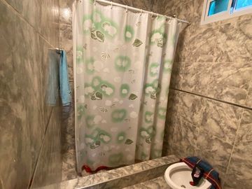 LATORRE PROP. VENDE CASA QUINTA SOBRE 3.900 M2 DE TERRENO - ZONA CLUB INDEPENDIENTE