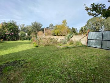 LATORRE PROP. VENDE CASA QUINTA SOBRE 3.900 M2 DE TERRENO - ZONA CLUB INDEPENDIENTE