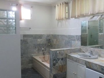 House for rent in Cebu City, Gated in Banilad steps to away to mall