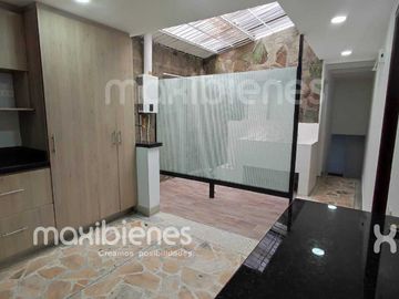 casa en arriendo en la castellana. Cod A70903