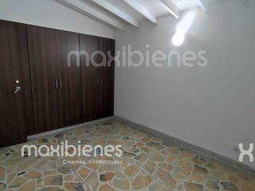 casa en arriendo en la castellana. Cod A70903
