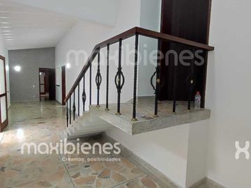 casa en arriendo en la castellana. Cod A70903