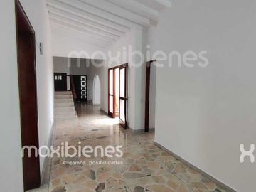 casa en arriendo en la castellana. Cod A70903