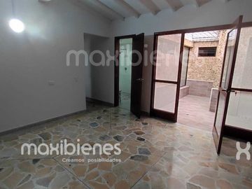 casa en arriendo en la castellana. Cod A70903