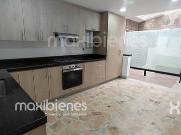 casa en arriendo en la castellana. Cod A70903