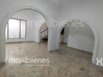 casa en arriendo en la castellana. Cod A70903