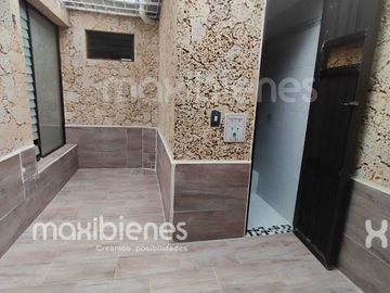 casa en arriendo en la castellana. Cod A70903