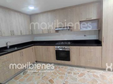 casa en arriendo en la castellana. Cod A70903