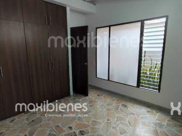 casa en arriendo en la castellana. Cod A70903