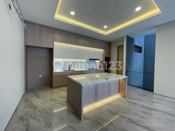 Rumah Baru 3 Lantai di Permata Buana,Jakarta Barat