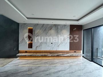 Rumah Baru 3 Lantai di Permata Buana,Jakarta Barat
