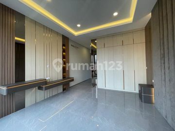 Rumah Baru 3 Lantai di Permata Buana,Jakarta Barat