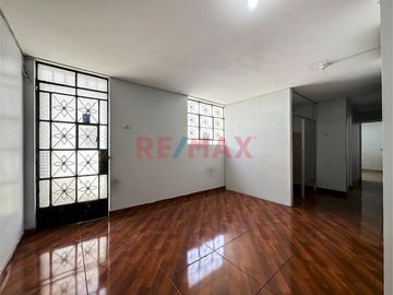🏡 ¡Invierte En Una Propiedad Que Puede Generarte Ingresos Desde Diferentes Espacios En El Callao! 💰✨