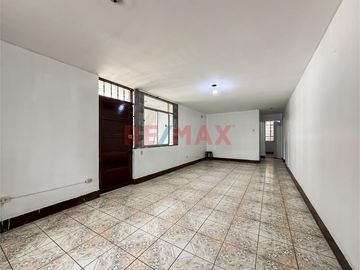 🏡 ¡Invierte En Una Propiedad Que Puede Generarte Ingresos Desde Diferentes Espacios En El Callao! 💰✨