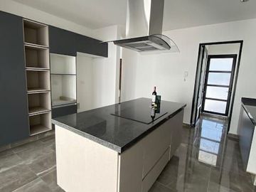 Se Vende Casa en Valle de Juriquilla, DOBLE ALTURA, 3 Recamaras, 3.5 Baños, Jard