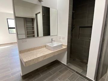 Se Vende Casa en Valle de Juriquilla, DOBLE ALTURA, 3 Recamaras, 3.5 Baños, Jard