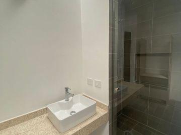 Se Vende Casa en Valle de Juriquilla, DOBLE ALTURA, 3 Recamaras, 3.5 Baños, Jard
