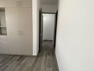 Se Vende Casa en Valle de Juriquilla, DOBLE ALTURA, 3 Recamaras, 3.5 Baños, Jard