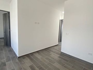 Se Vende Casa en Valle de Juriquilla, DOBLE ALTURA, 3 Recamaras, 3.5 Baños, Jard