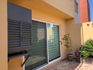 Linda Casa en Centro Sur, Claustros, Gran Ubicación, Alberca, 3 Recamaras..