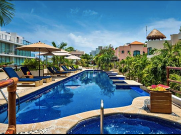 Penthouse de 2 recamaras con jacuzzi privado entre la playa y la Quinta avenida